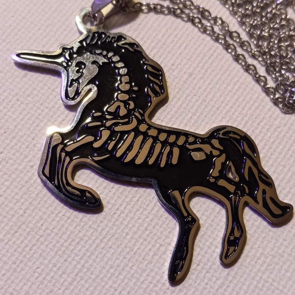 Unicorn skeleton necklace - Picture 8 of 10